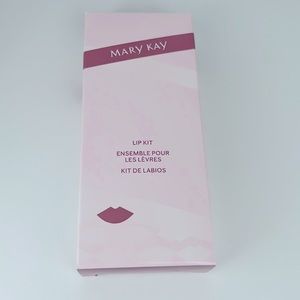 Lip liner and lipstick set nude